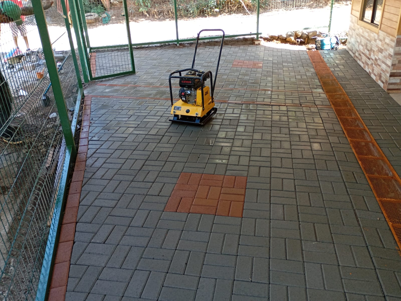 Revisión de sistema de seguridad en un estacionamiento en Melchor Romero